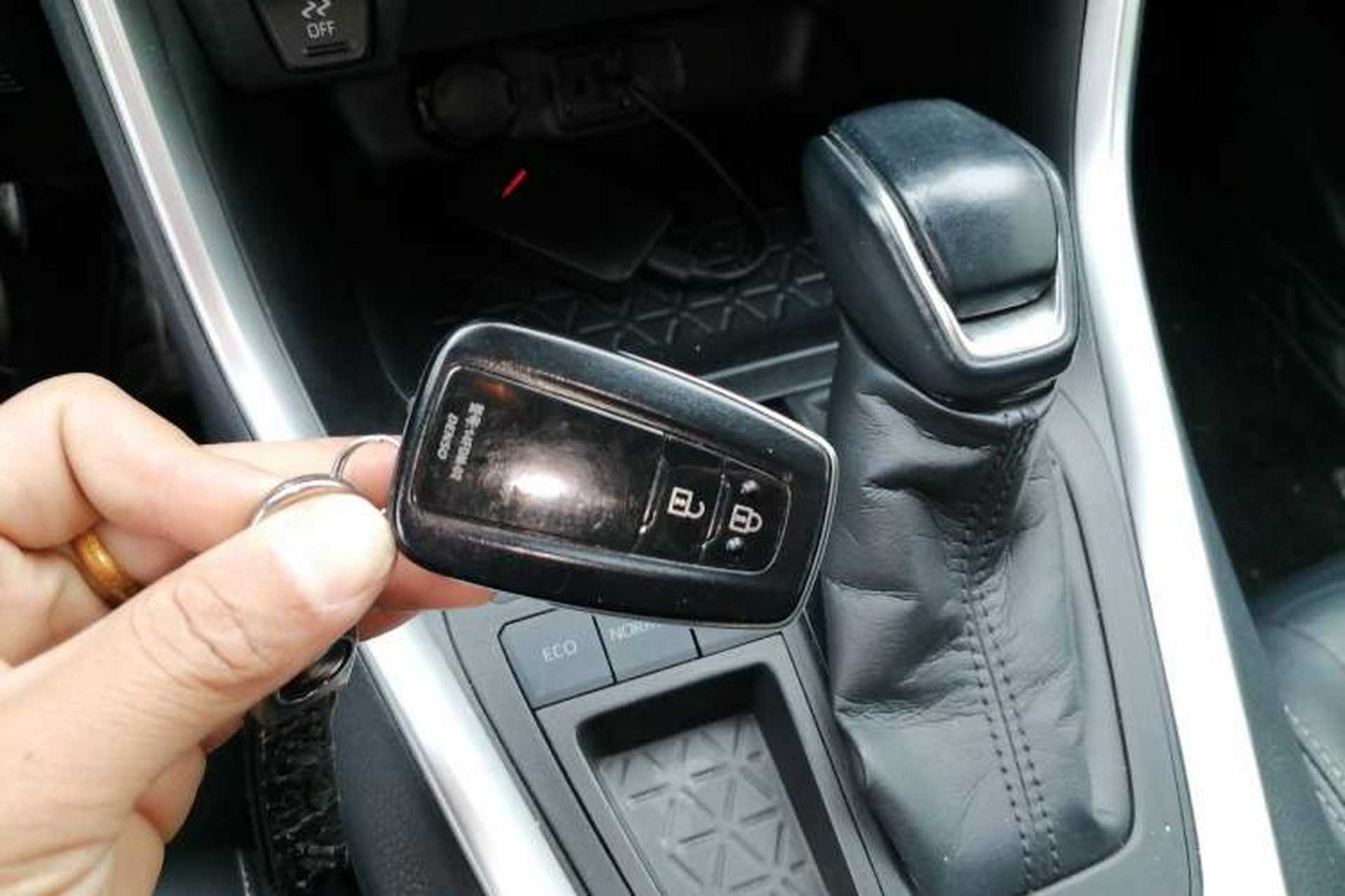 Used Toyota Wildlander 2021 2.0L CVT Two-Wheel Drive Luxury Edition Vehicle Key