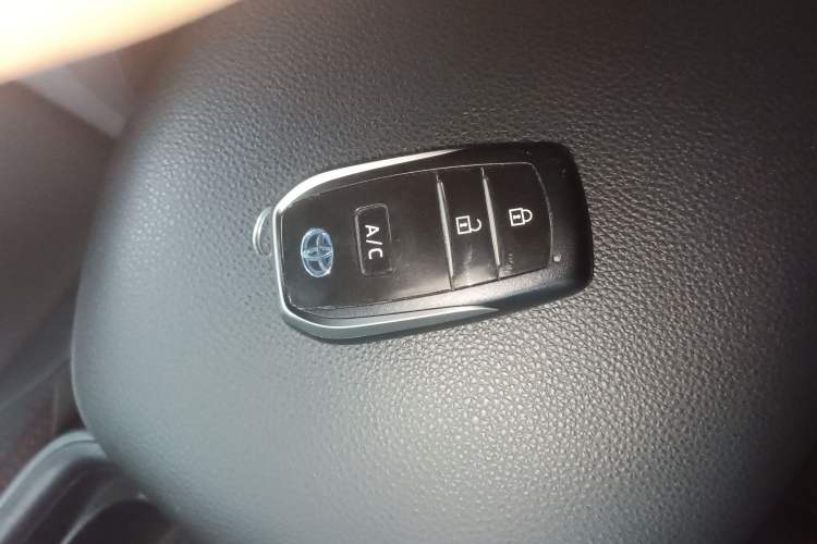 Used Toyota Wildlander 2021 Dual-Engine 2.5L E-CVT Two-Wheel Drive Luxury Edition Vehicle Key