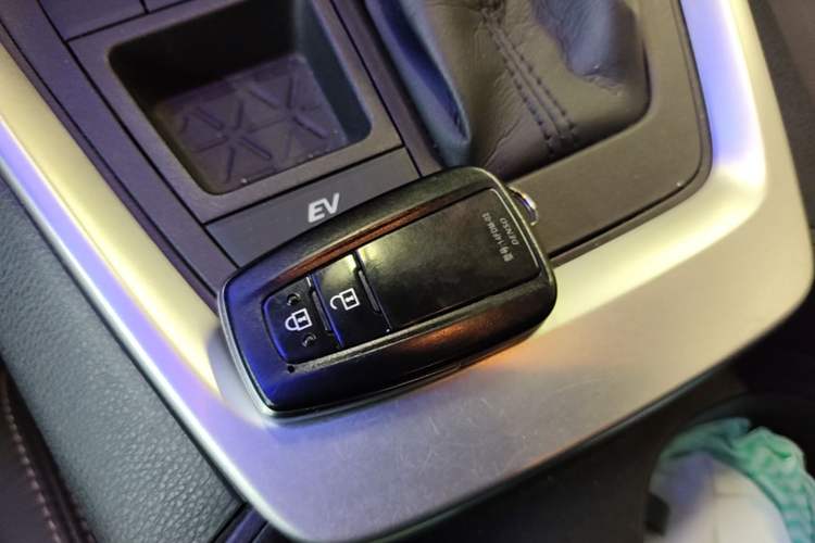 Used Toyota Wildlander 2021 Dual-Engine 2.5L E-CVT Two-Wheel Drive Luxury Edition Vehicle Key