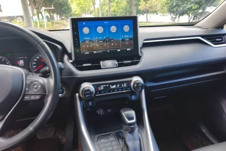 Used Toyota Wildlander 2021 2.0L CVT 4x4 Luxury Edition Audio And AC Panel