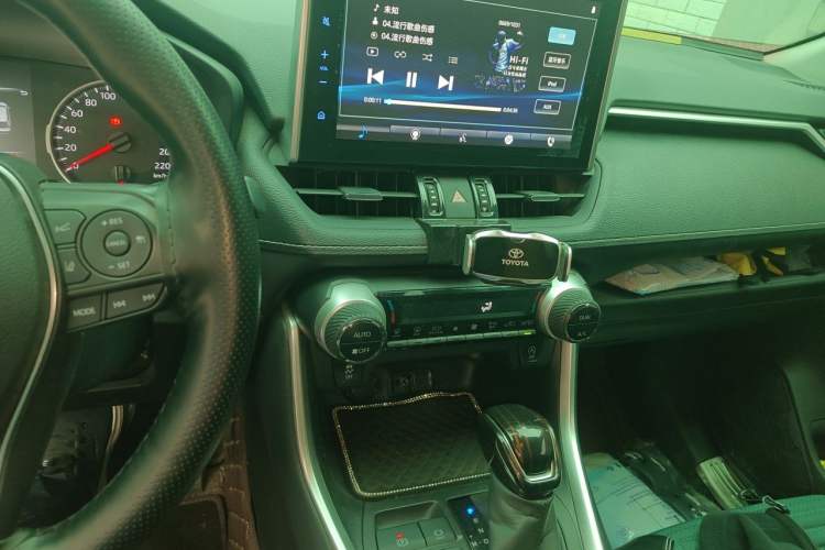 Used Toyota Wildlander 2021 2.0L CVT Two-Wheel Drive Luxury Edition Audio And AC Panel