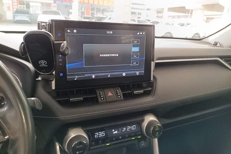 Used Toyota Wildlander 2021 2.0L CVT 4x4 Luxury Edition Audio And AC Panel
