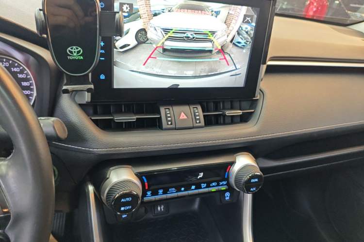 Used Toyota Wildlander 2021 2.0L CVT 4x4 Luxury Edition Audio And AC Panel