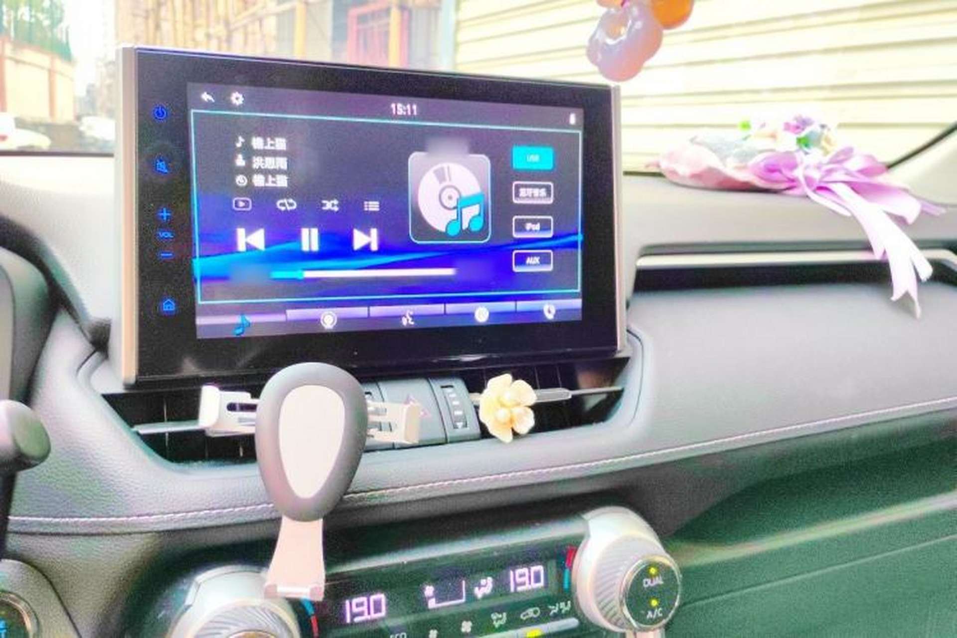Used Toyota Wildlander 2021 2.0L CVT Two-Wheel Drive Luxury Edition Audio And AC Panel