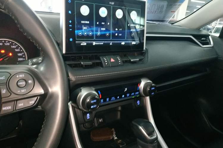 Used Toyota Wildlander 2021 2.0L CVT Two-Wheel Drive Luxury Edition Audio And AC Panel