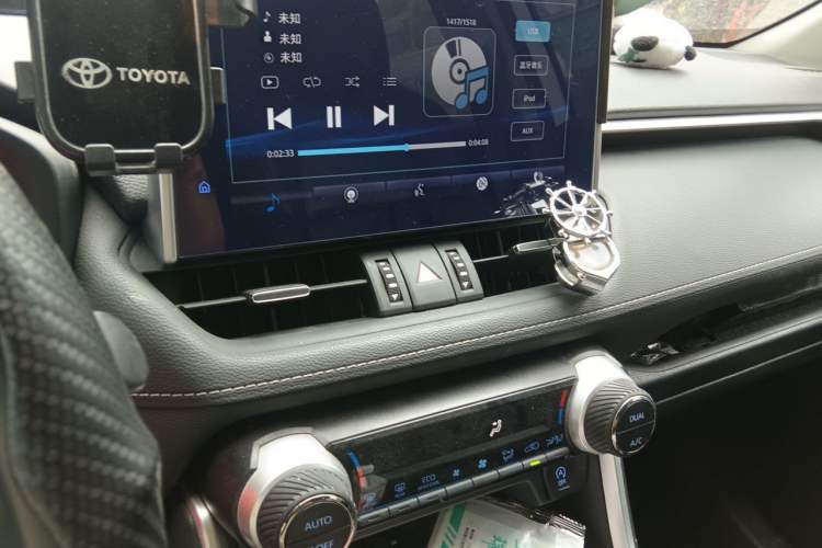 Used Toyota Wildlander 2021 2.0L CVT Two-Wheel Drive Luxury Edition Audio And AC Panel