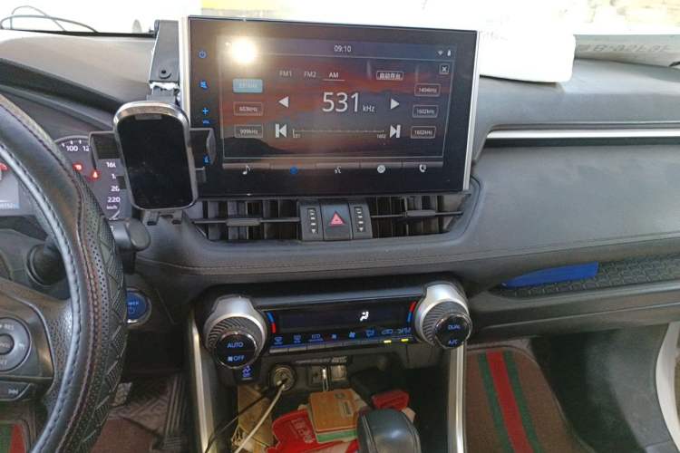 Used Toyota Wildlander 2021 Dual-Motor 2.5L E-CVT Four-Wheel Drive Luxury Edition Audio And AC Panel