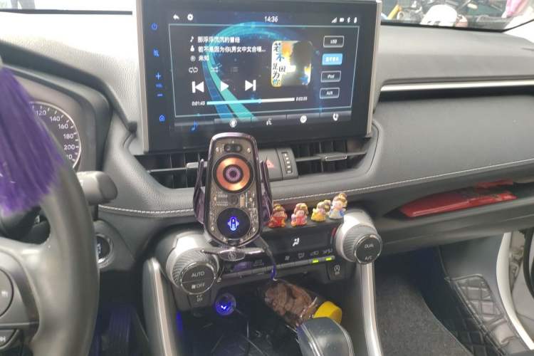 Used Toyota Wildlander 2021 2.0L CVT Two-Wheel Drive Luxury Edition Audio And AC Panel