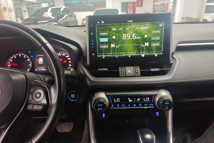 Used Toyota Wildlander 2021 2.0L CVT Two-Wheel Drive Luxury Edition Audio And AC Panel