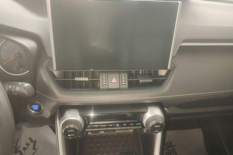 Used Toyota Wildlander 2021 2.0L CVT 4x4 Luxury Edition Audio And AC Panel