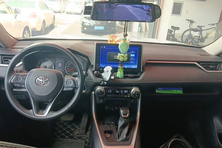 Used Toyota Wildlander 2021 2.0L CVT Two-Wheel Drive Luxury Edition Center Console