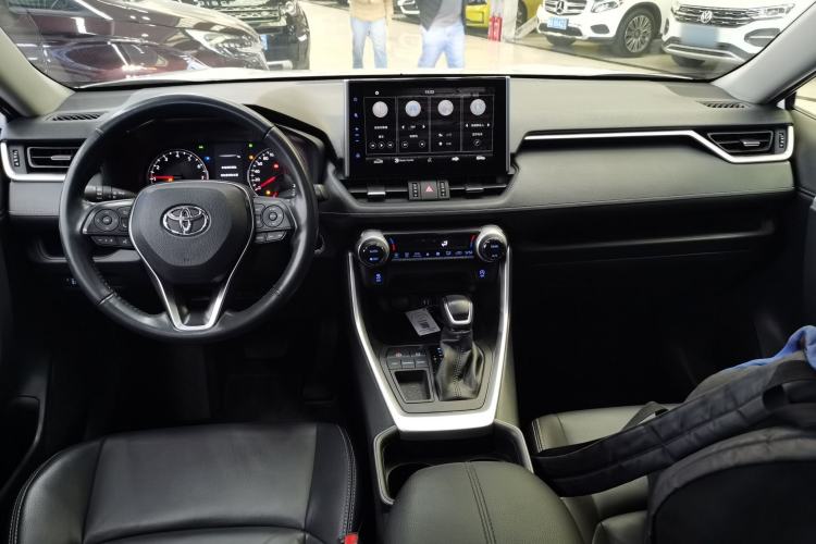 Used Toyota Wildlander 2021 2.0L CVT Two-Wheel Drive Luxury Edition Center Console