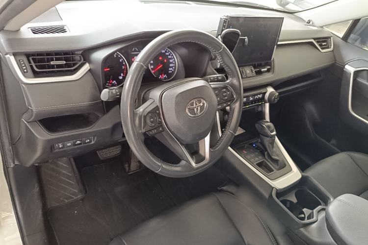 Used Toyota Wildlander 2021 2.0L CVT 4x4 Luxury Edition Center Console