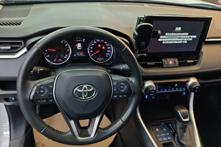 Used Toyota Wildlander 2021 2.0L CVT 4x4 Luxury Edition Center Console
