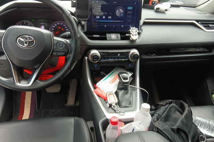 Used Toyota Wildlander 2021 2.0L CVT Two-Wheel Drive Luxury Edition Center Console