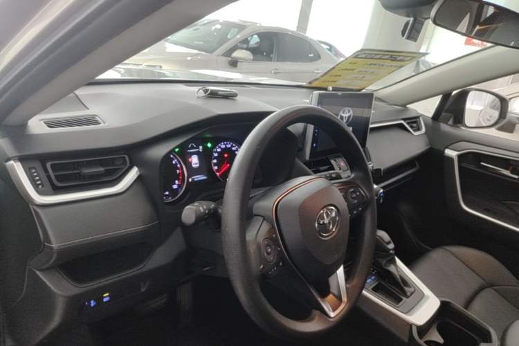 Used Toyota Wildlander 2021 2.0L CVT Two-Wheel Drive Luxury Edition Center Console