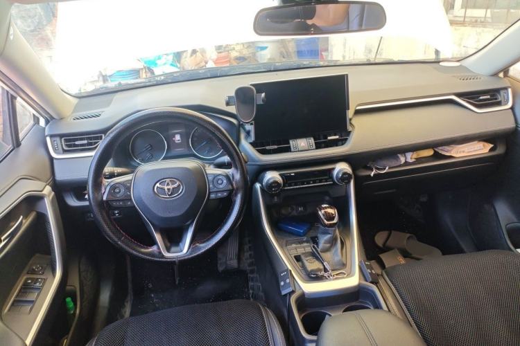 Used Toyota Wildlander 2021 Dual-Engine 2.5L E-CVT Two-Wheel Drive Luxury Edition Center Console