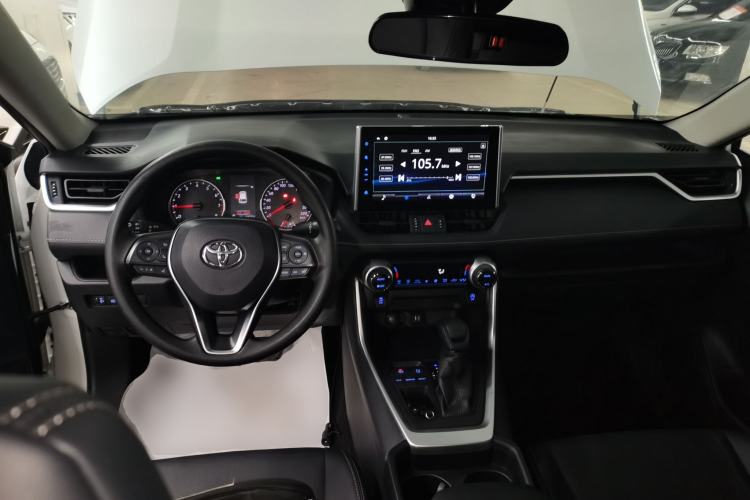 Used Toyota Wildlander 2021 2.0L CVT Two-Wheel Drive Luxury Edition Center Console