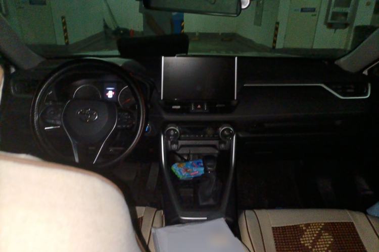 Used Toyota Wildlander 2021 2.0L CVT Two-Wheel Drive Luxury Edition Center Console