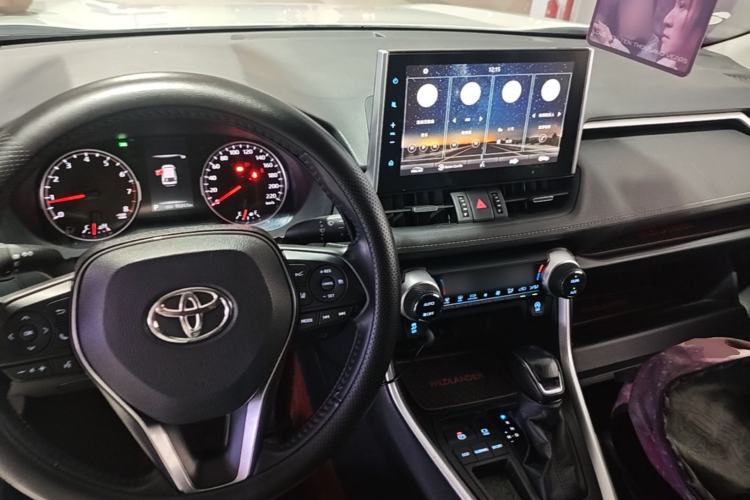 Used Toyota Wildlander 2021 2.0L CVT Two-Wheel Drive Luxury Edition Center Console