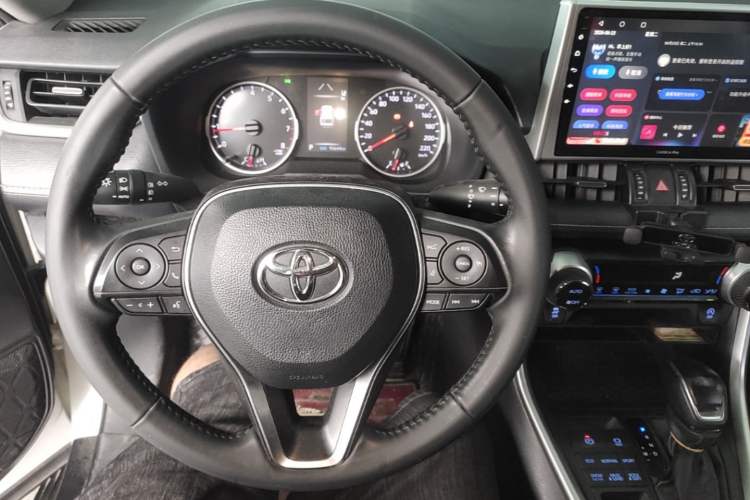 Used Toyota Wildlander 2021 2.0L CVT 4x4 Luxury Edition Center Console