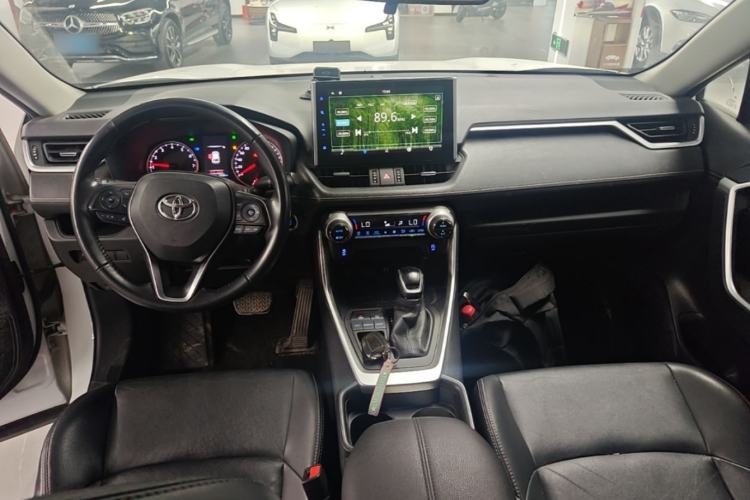 Used Toyota Wildlander 2021 2.0L CVT Two-Wheel Drive Luxury Edition Center Console