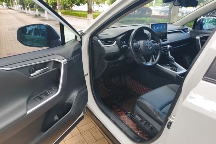 Used Toyota Wildlander 2021 2.0L CVT 4x4 Luxury Edition Driver Seat