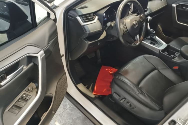 Used Toyota Wildlander 2021 Dual-Engine 2.5L E-CVT Two-Wheel Drive Luxury Edition Driver Seat