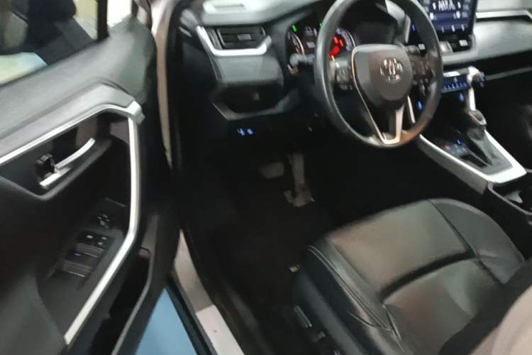 Used Toyota Wildlander 2021 2.0L CVT Two-Wheel Drive Luxury Edition Driver Seat
