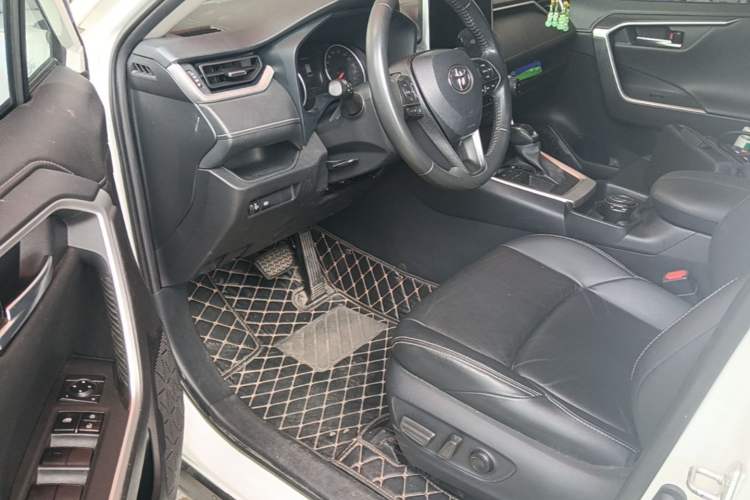 Used Toyota Wildlander 2021 2.0L CVT Two-Wheel Drive Luxury Edition Driver Seat