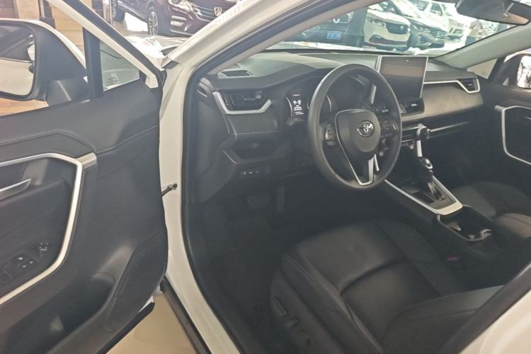 Used Toyota Wildlander 2021 2.0L CVT Two-Wheel Drive Luxury Edition Driver Seat