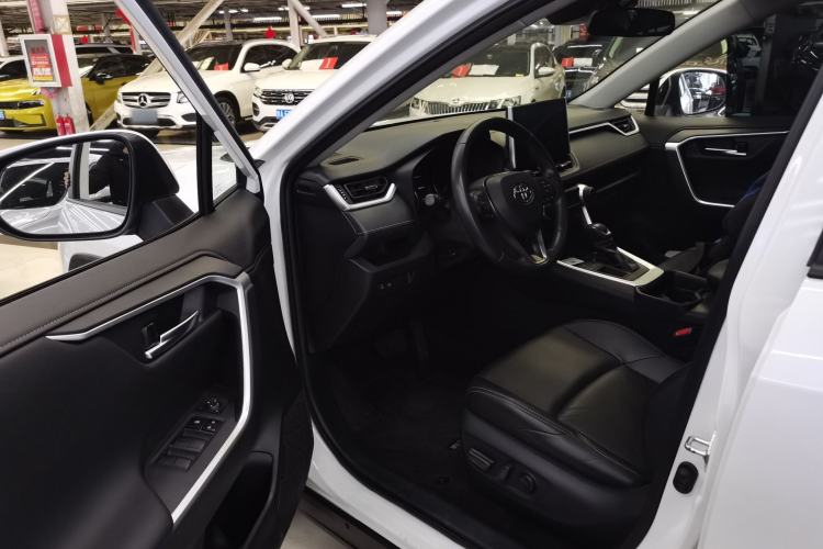 Used Toyota Wildlander 2021 2.0L CVT Two-Wheel Drive Luxury Edition Driver Seat