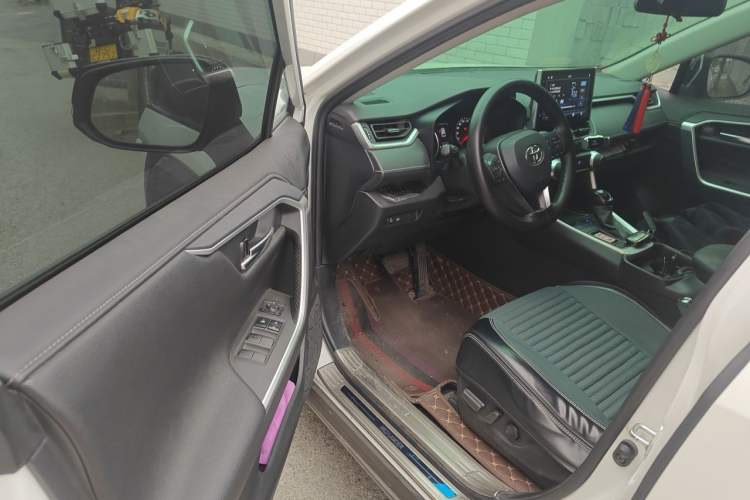 Used Toyota Wildlander 2021 2.0L CVT Two-Wheel Drive Luxury Edition Driver Seat