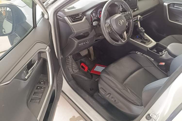 Used Toyota Wildlander 2021 2.0L CVT 4x4 Luxury Edition Driver Seat