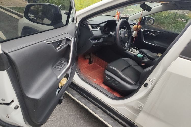 Used Toyota Wildlander 2021 2.0L CVT Two-Wheel Drive Luxury Edition Driver Seat