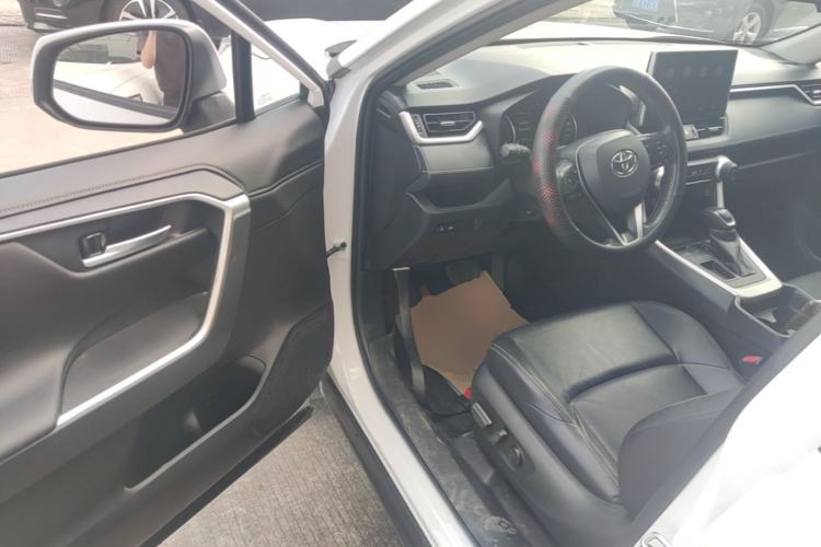 Used Toyota Wildlander 2021 2.0L CVT Two-Wheel Drive Luxury Edition Driver Seat