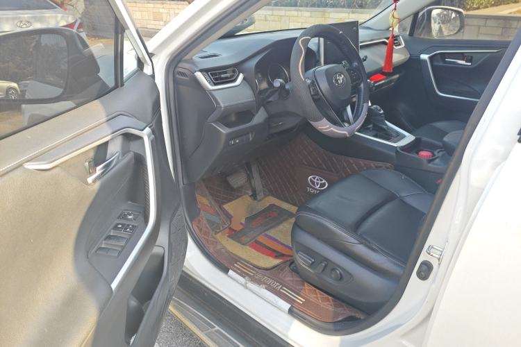Used Toyota Wildlander 2021 2.0L CVT Two-Wheel Drive Luxury Edition Driver Seat
