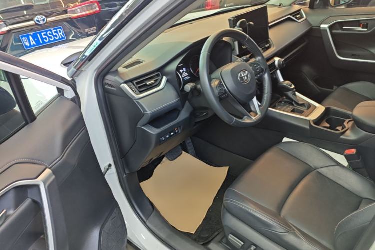 Used Toyota Wildlander 2021 2.0L CVT 4x4 Luxury Edition Driver Seat
