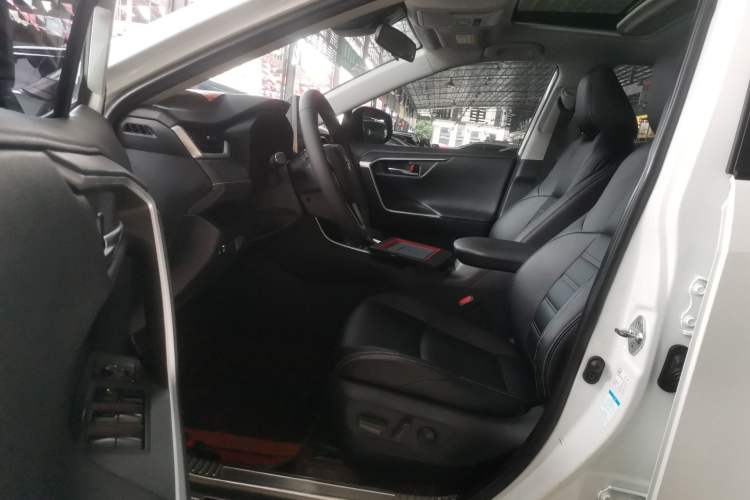 Used Toyota Wildlander 2021 2.0L CVT 4x4 Luxury Edition Driver Seat
