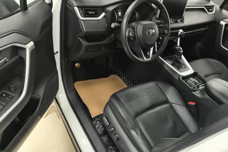 Used Toyota Wildlander 2021 2.0L CVT Two-Wheel Drive Luxury Edition Driver Seat