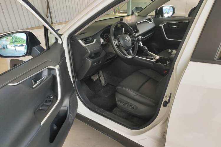Used Toyota Wildlander 2021 2.0L CVT 4x4 Luxury Edition Driver Seat