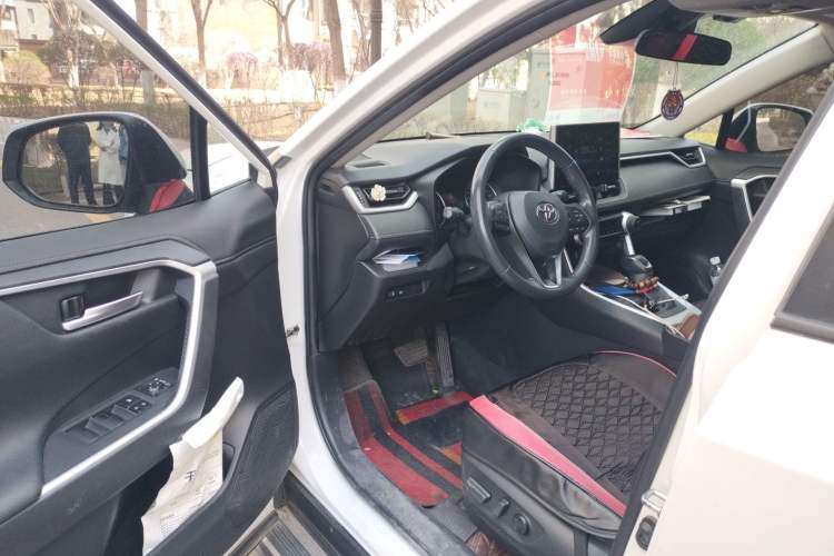 Used Toyota Wildlander 2021 2.0L CVT 4x4 Luxury Edition Driver Seat