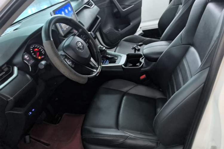 Used Toyota Wildlander 2021 2.0L CVT 4x4 Luxury Edition Driver Seat