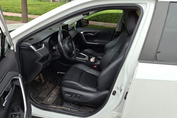 Used Toyota Wildlander 2021 2.0L CVT Two-Wheel Drive Luxury Edition Driver Seat