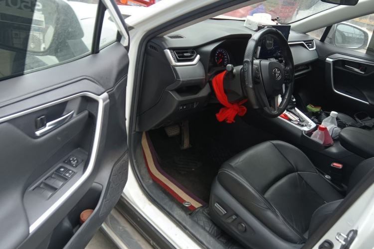 Used Toyota Wildlander 2021 2.0L CVT Two-Wheel Drive Luxury Edition Driver Seat