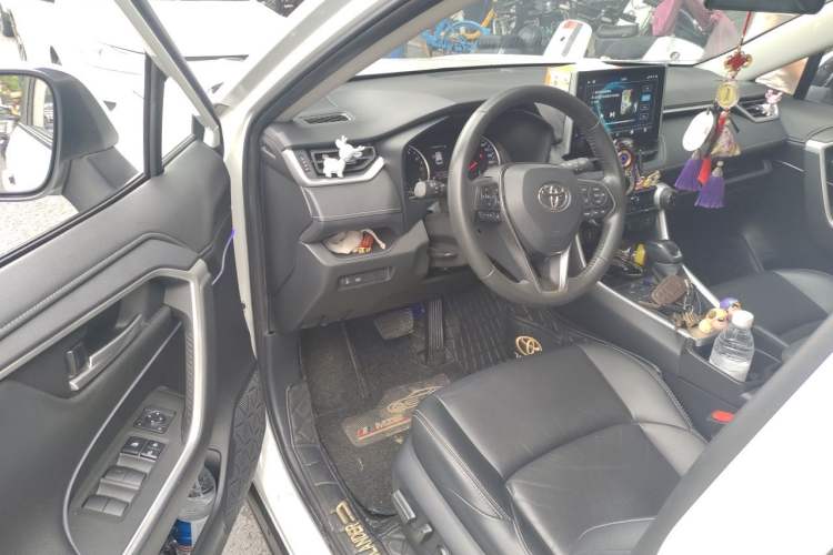 Used Toyota Wildlander 2021 2.0L CVT Two-Wheel Drive Luxury Edition Driver Seat