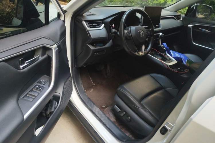 Used Toyota Wildlander 2021 2.0L CVT 4x4 Luxury Edition Driver Seat