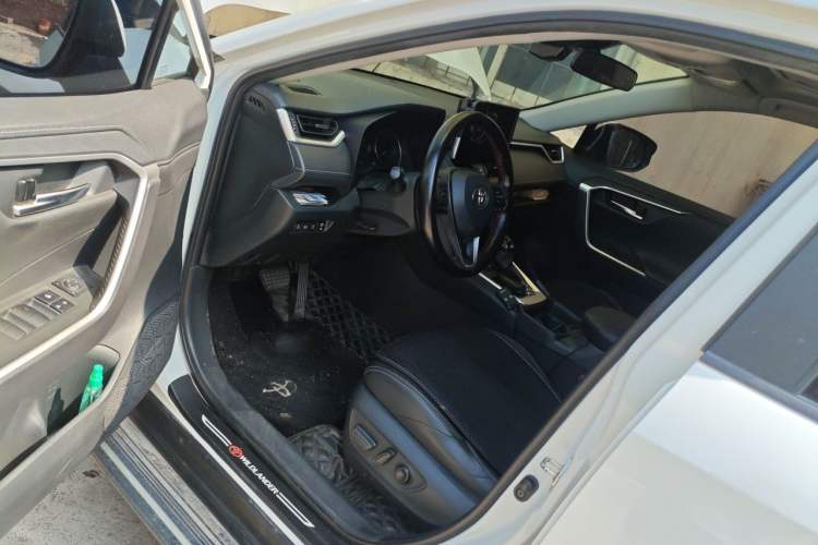 Used Toyota Wildlander 2021 Dual-Engine 2.5L E-CVT Two-Wheel Drive Luxury Edition Driver Seat