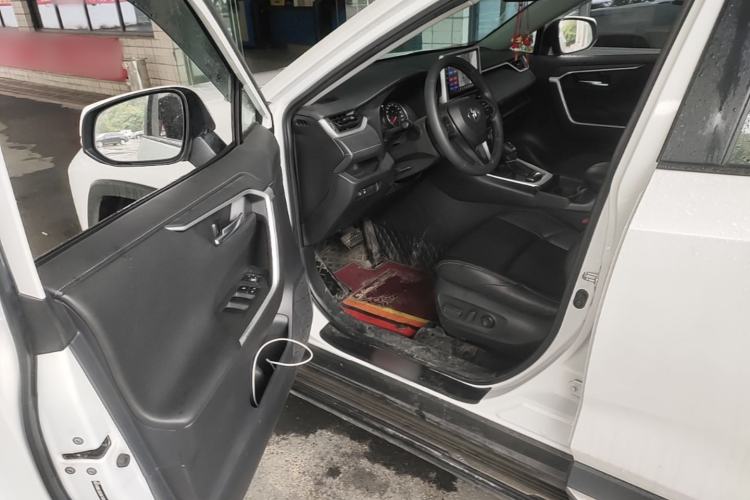Used Toyota Wildlander 2021 2.0L CVT 4x4 Luxury Edition Driver Seat