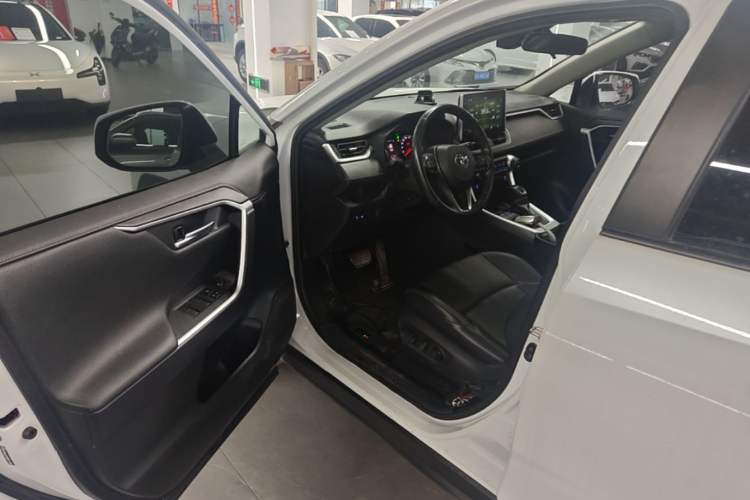 Used Toyota Wildlander 2021 2.0L CVT Two-Wheel Drive Luxury Edition Driver Seat